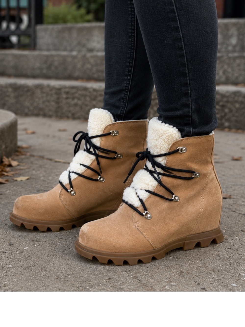 Sorel Joan of Arctic Wedge III Lace Cozy boots Size 8.5